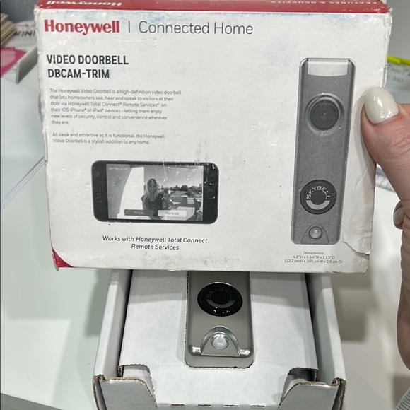 Honeywell Video Doorbell DBCAM-TRIM - Picture 1 of 2